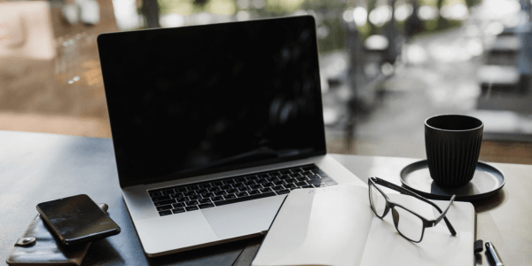 Bercak Putih di Layar Laptop? Cari Tahu Penyebab dan Cara Mengatasinya